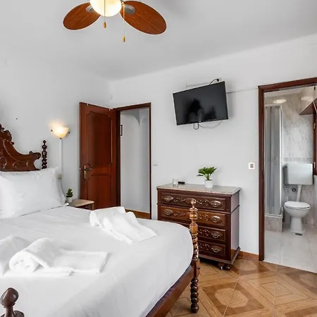 Guest house Carepa -nazare, Steps From The Nazare