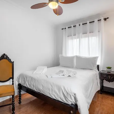 Konukevi Carepa -nazare, Steps From The