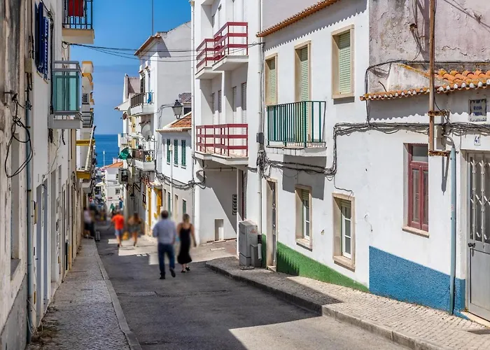 Guest house Carepa -nazare, Steps From The Nazare